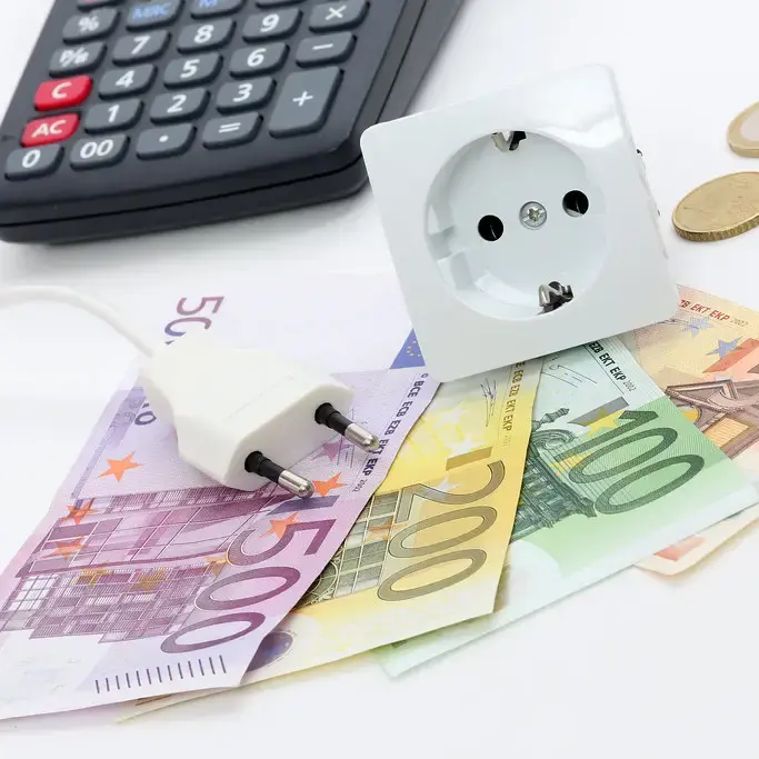 Geld, Steckdoes, Taschenrechner, Effizienz